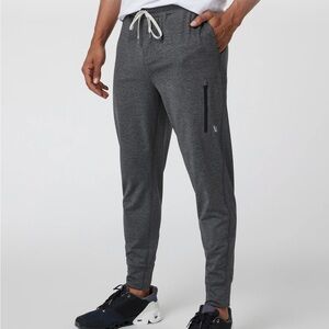 Vuori performance Joggers with Zipper Pocket in charcoal